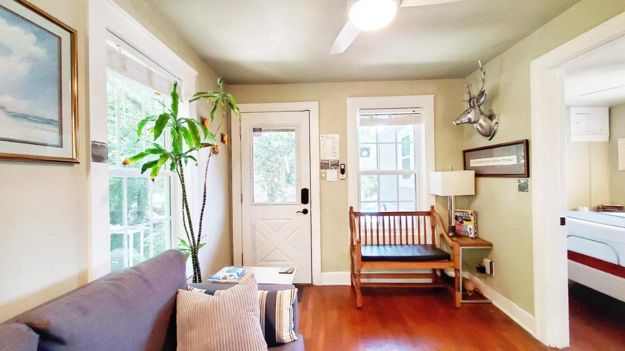 Ut Moody Center Downtown Eco Pecan Tree House Free Wifi Parking Quiet Office Austin Exterior photo